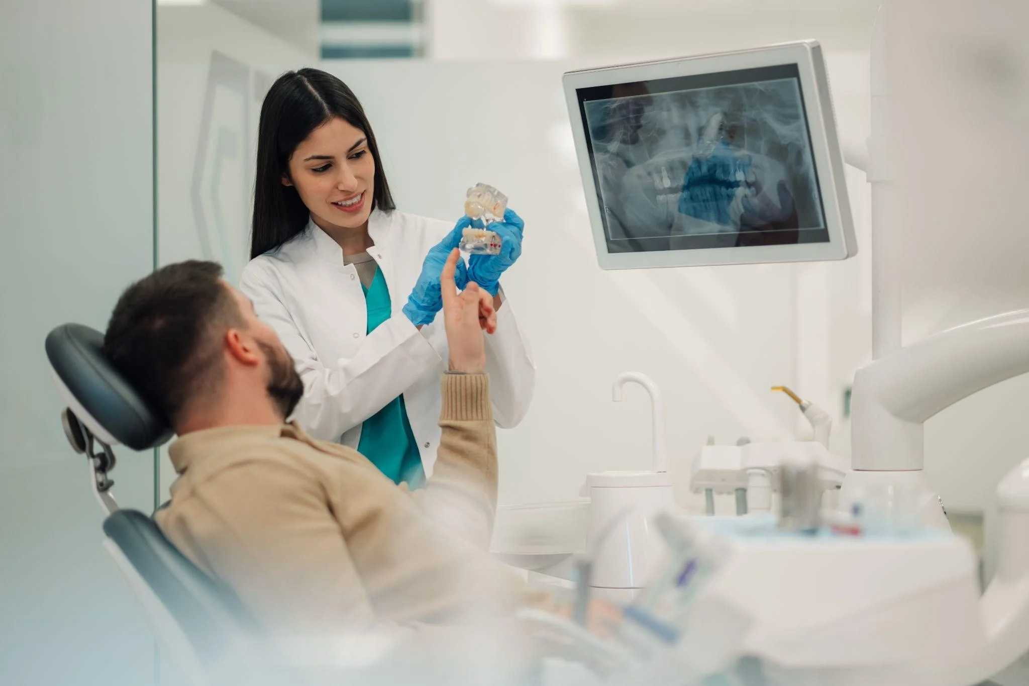 Augmentarea 3D a crestei cu plasarea simultană a implantului: eficiență clinică în condiții controlate
