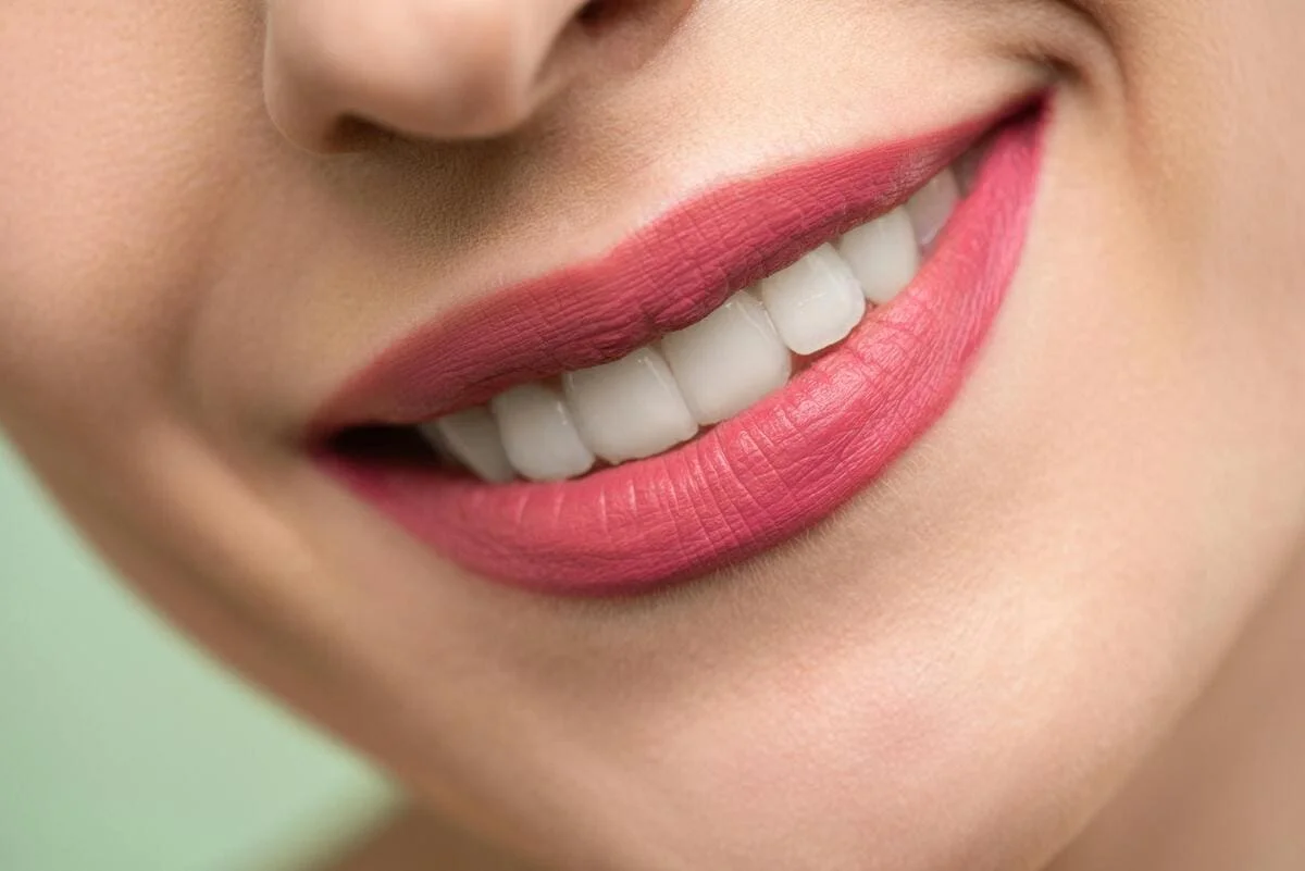 Alimentația recomandată după implant dentar: ce să consumi și ce să eviți